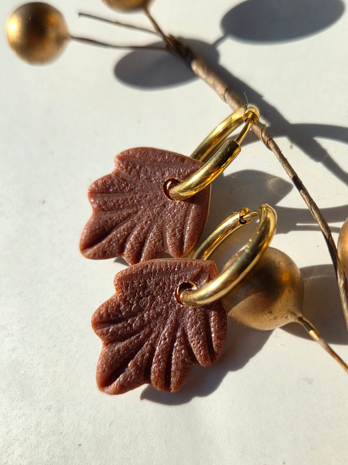 Oorbellen Dames || 'Taupe Shine'|| Creolen Leafs