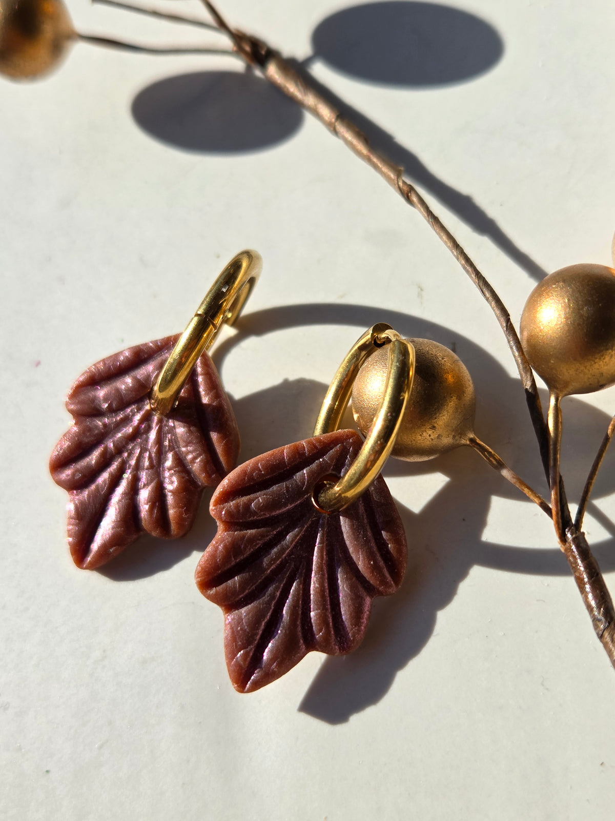 Oorbellen Dames || 'Taupe Shine Flower'|| Creolen Leafs
